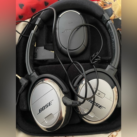 Bose Noise Reduction Rechargeable Headphones With Airline Adapter